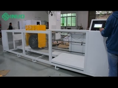 Входы транспортных средств перемещаются над оборудованием для испытаний розетки электромобилей